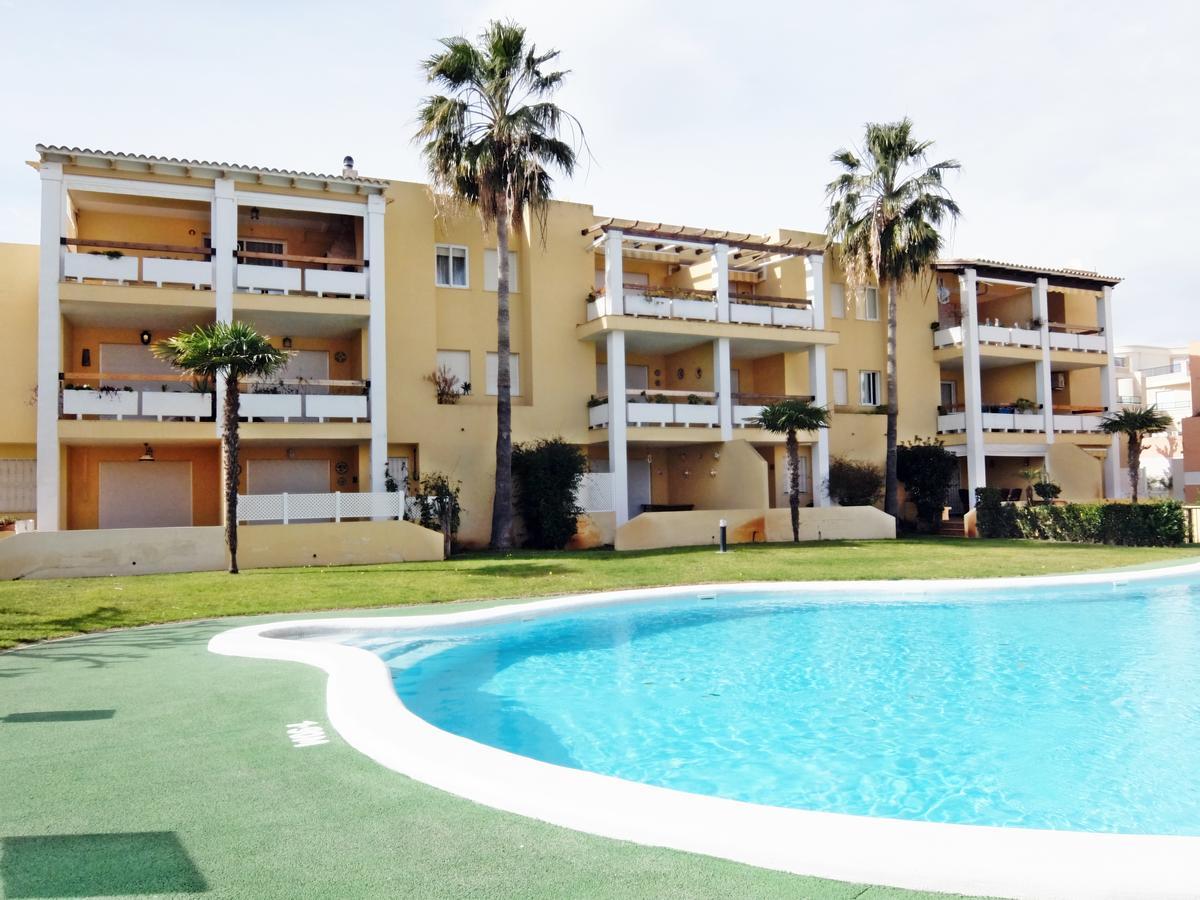 Los Juncos Apartamentos - Solo Familias Oliva Ngoại thất bức ảnh
