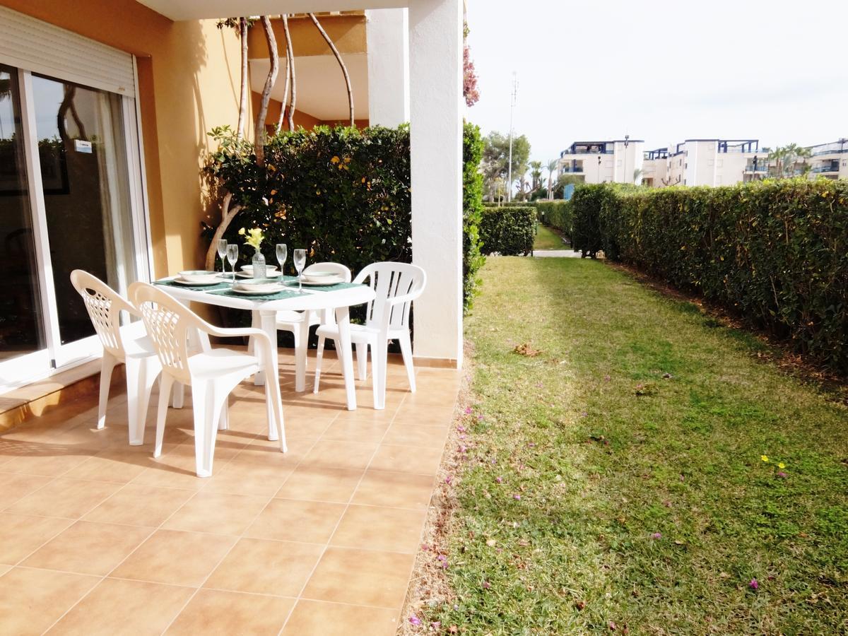 Los Juncos Apartamentos - Solo Familias Oliva Ngoại thất bức ảnh